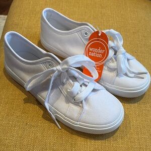 NWT- Wonder Nation White Canvas Sneakers Girls size 5, bonus laces!